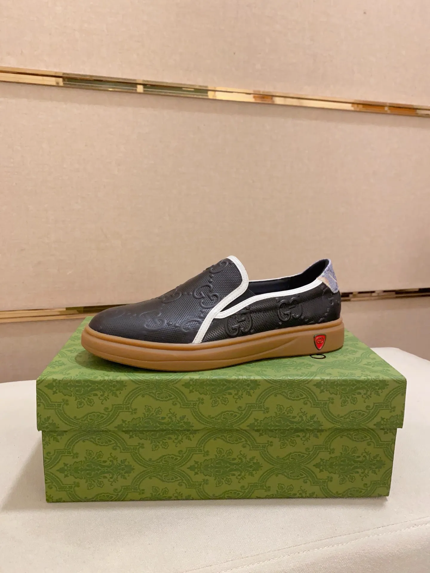 Men's clothing and shoes💰 440💰🇮🇹🇮🇹GUCCI (Gucci) top 🔍🔍 spring and summer models are on sale at the same time, the upper 🇮🇹 imported Italian first-layer cowhide, fully imported sheepskin lining 💪💪, completely 1⃣️compared 1⃣️Reproduction🇮🇹💪💪, ⚠Sole: The original sole is specially provided by the original factory, the exclusive movable molded sole is super comfortable, ⚠Original factory follow-up goods, 🔍🔍high quality, you can enter and leave the counter at will, welcome to compare⚠. Code number:38-44